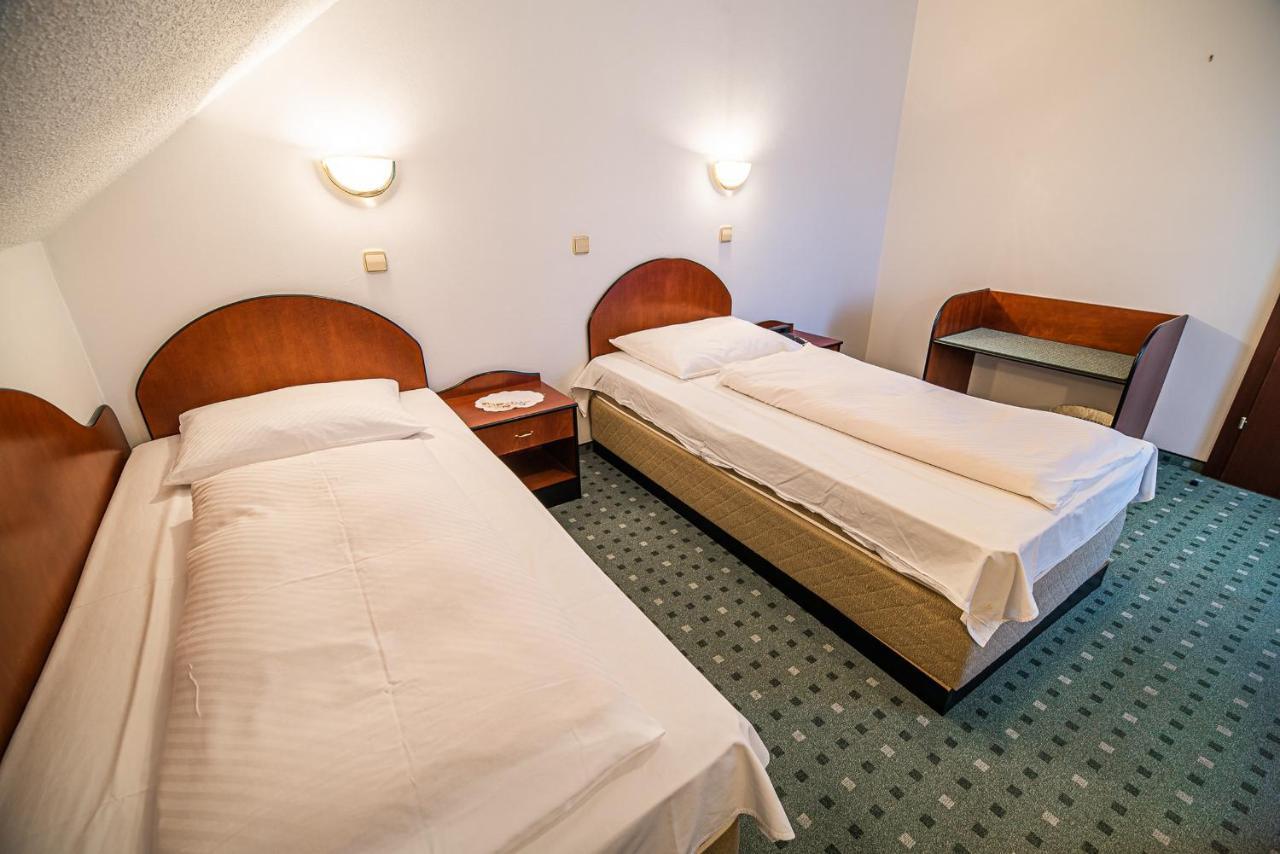 Leski Dvor Pensión 3*