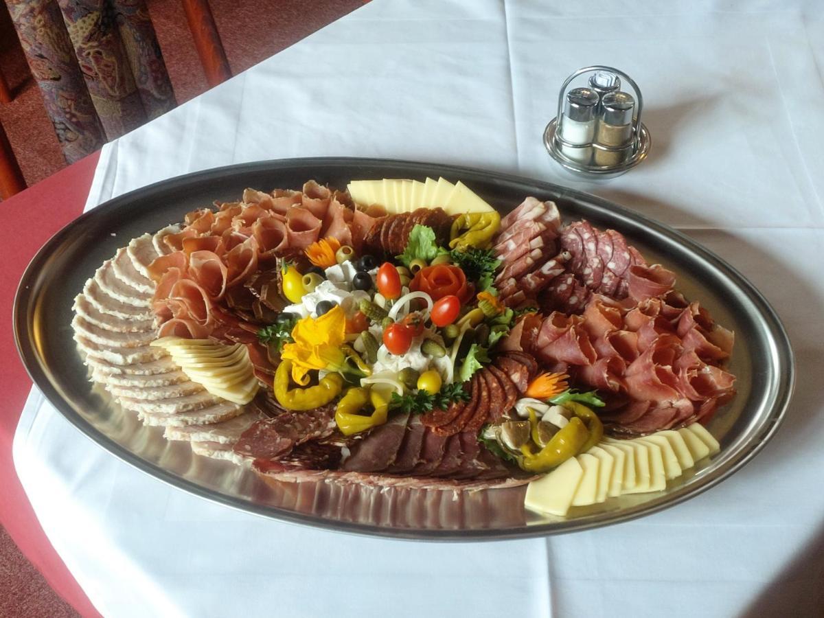 Leski Dvor 3* Lesce (Upper Carniola)