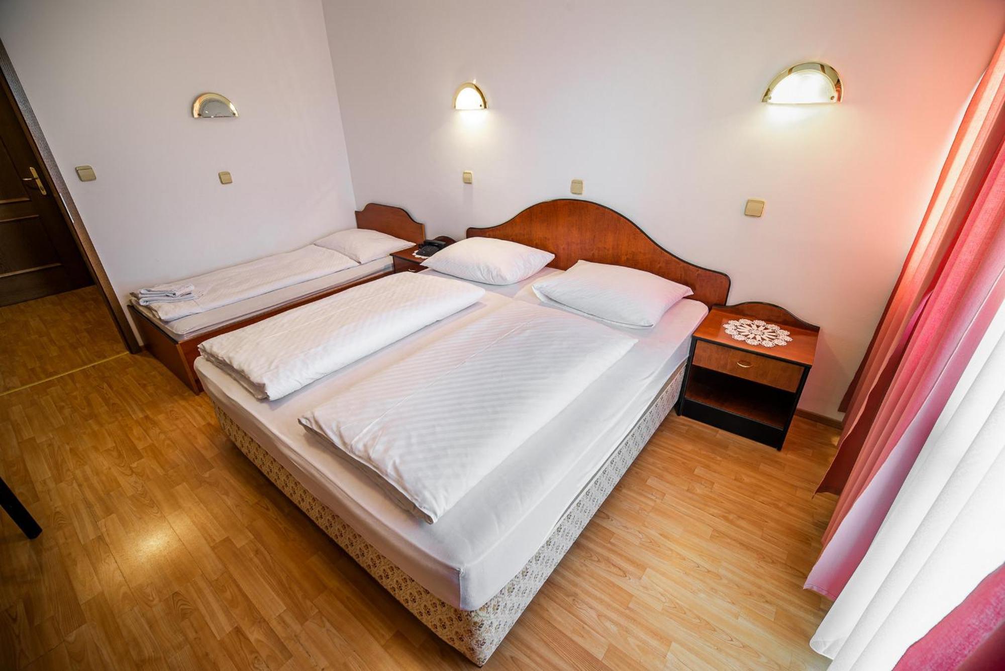 Leski Dvor 3*