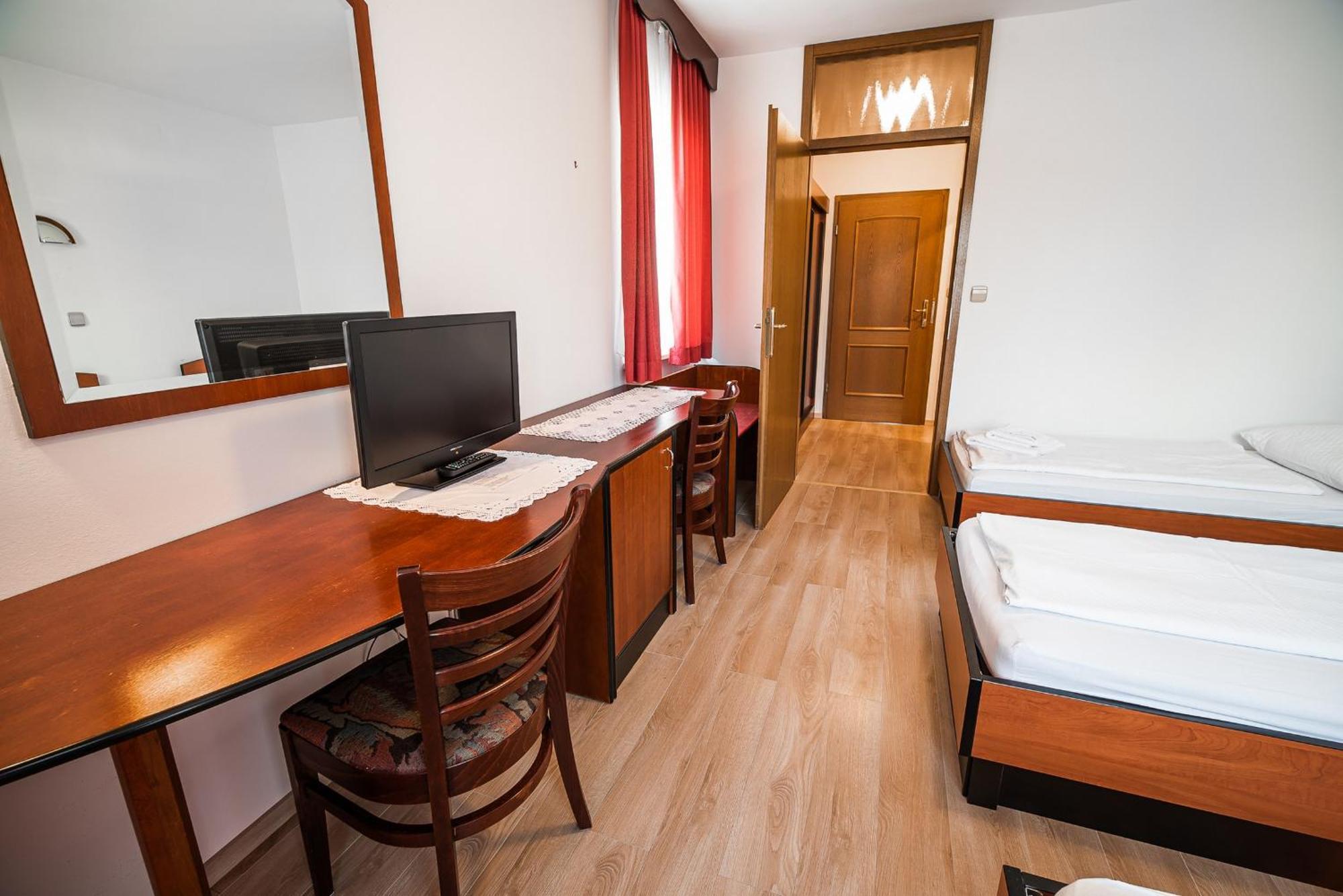 Leski Dvor 3*