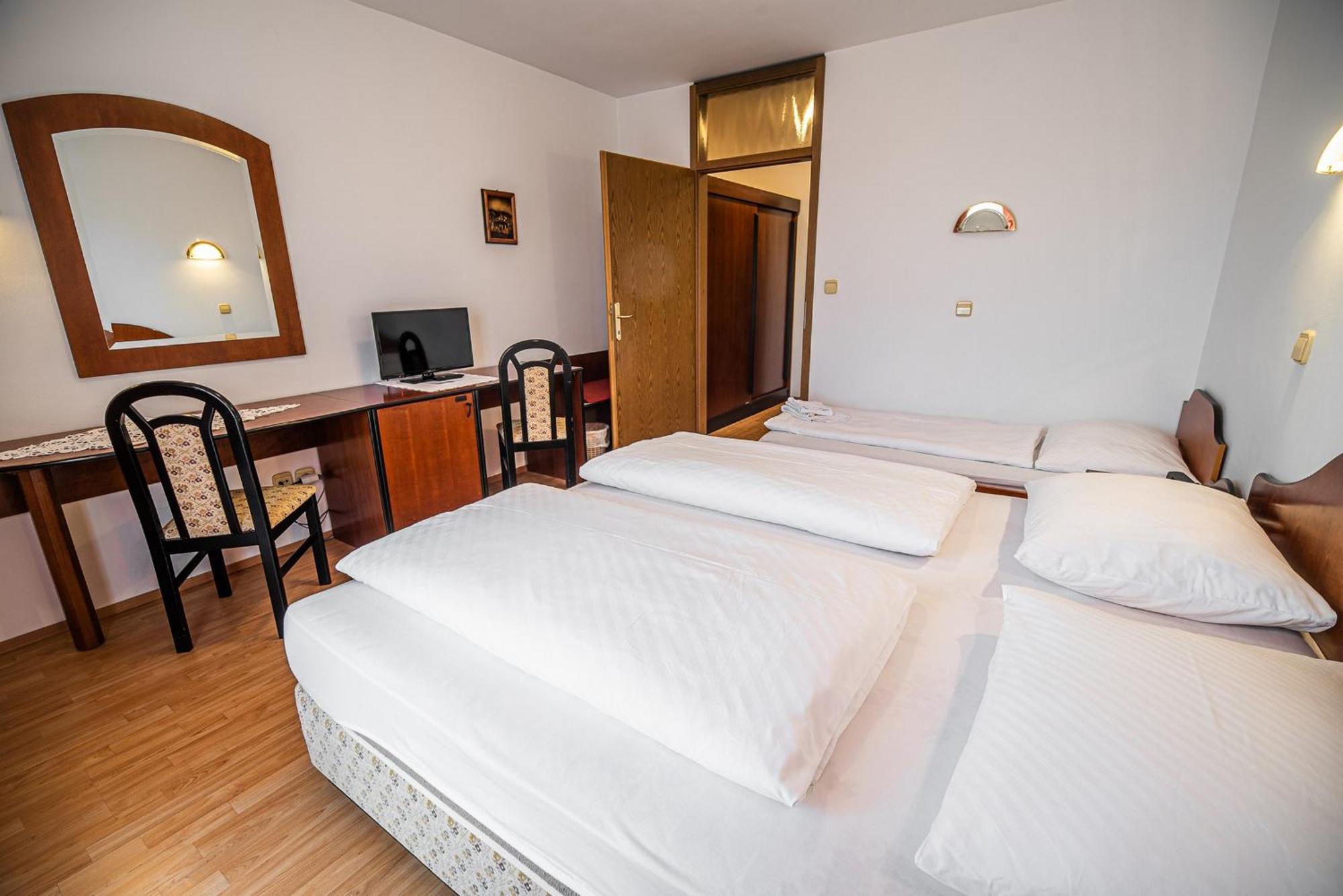 Leski Dvor 3*
