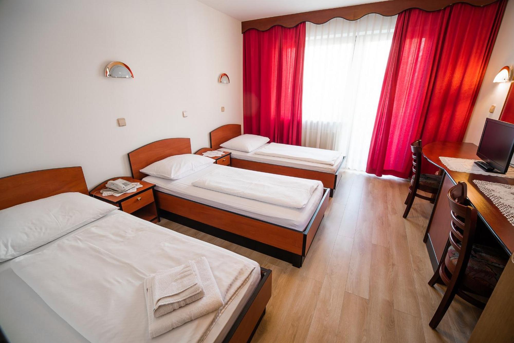 Leski Dvor 3* Lesce (Upper Carniola)