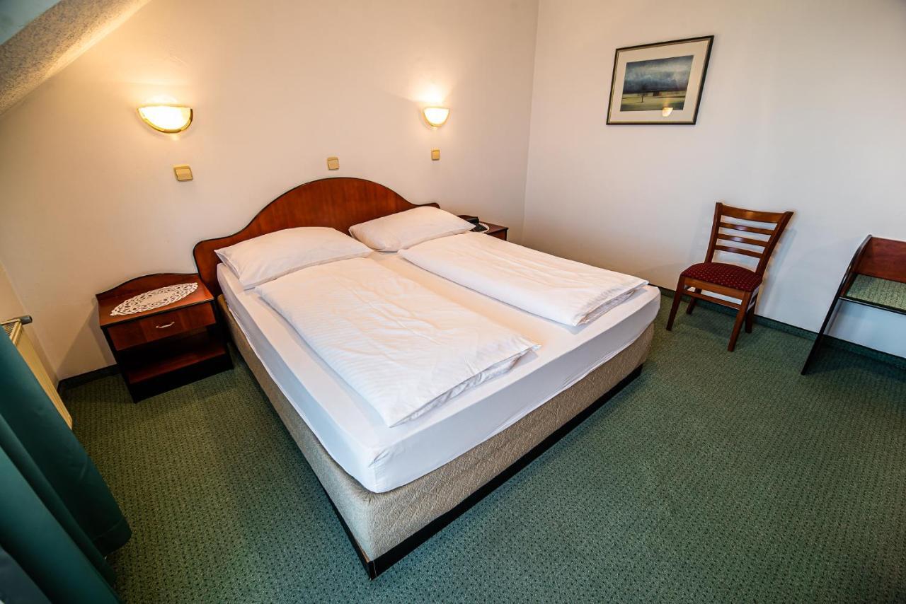 Leski Dvor 3*