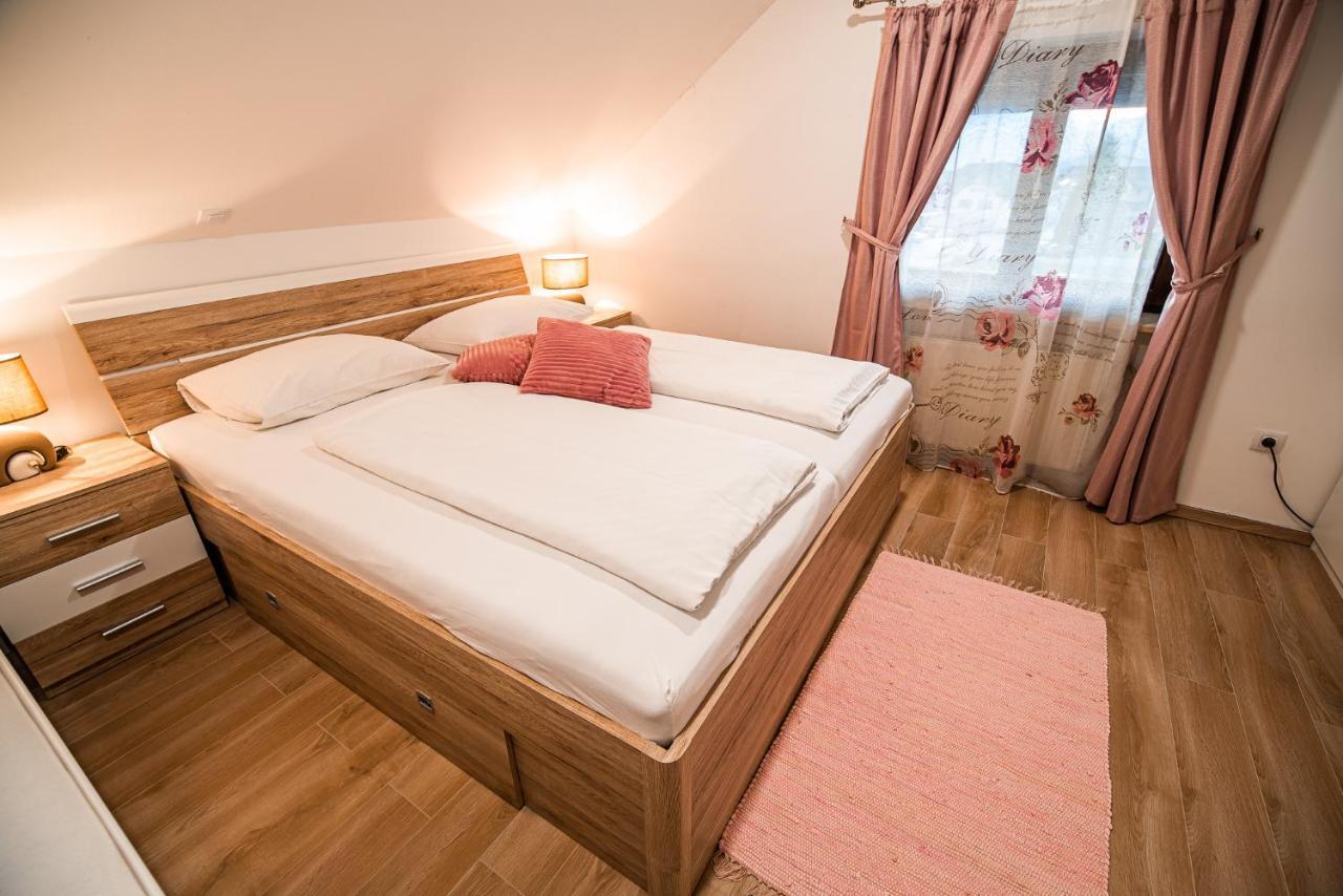 Leski Dvor 3*
