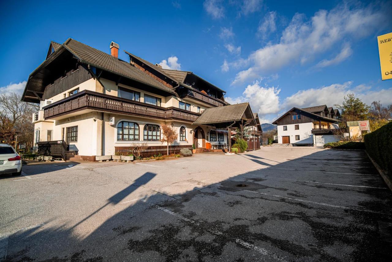 Leski Dvor